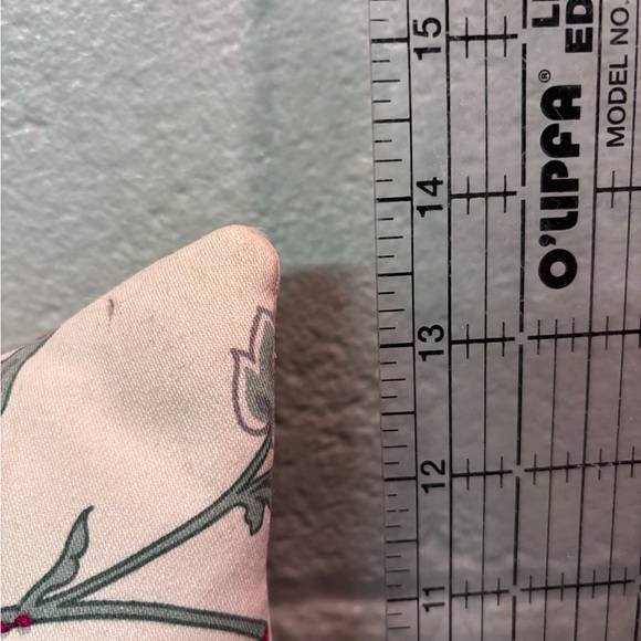 CAT SHAPED PILLOW Floral - Picture 7 of 7